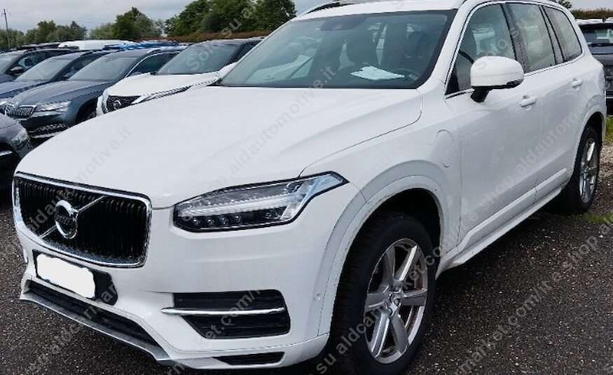 VOLVO XC-90 T-8 Twin, MOMENTUM