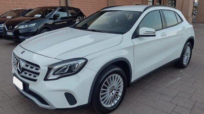 MERCEDES-BENZ Clase GLA GLA 200d 4 MATIC BUSINESS