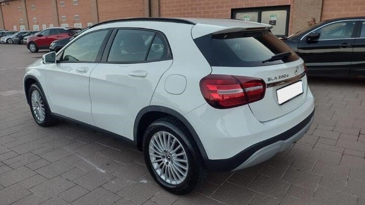 MERCEDES-BENZ Clase GLA GLA 200d 4 MATIC BUSINESS