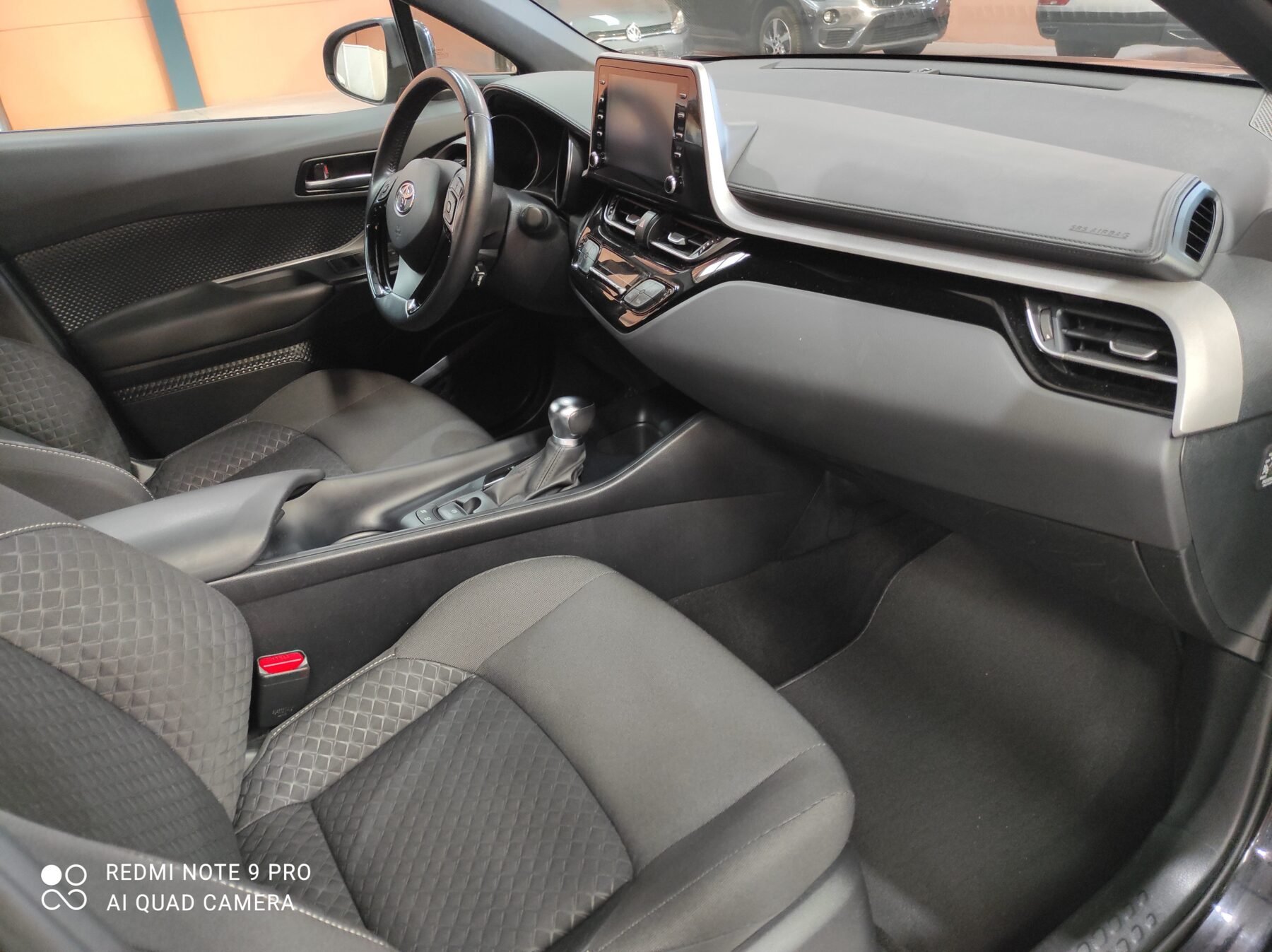 TOYOTA 2.0 180H Advance