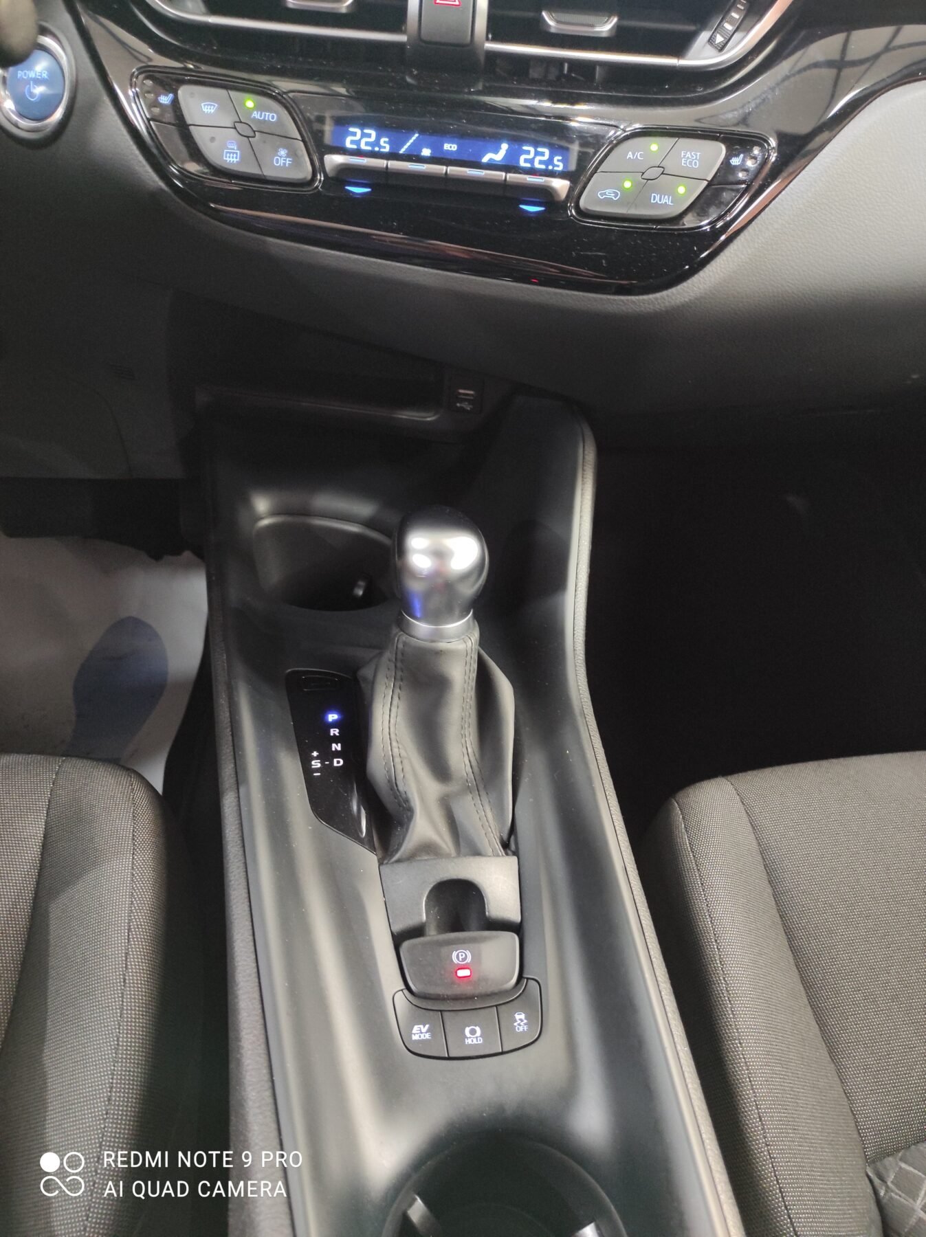 TOYOTA 2.0 180H Advance