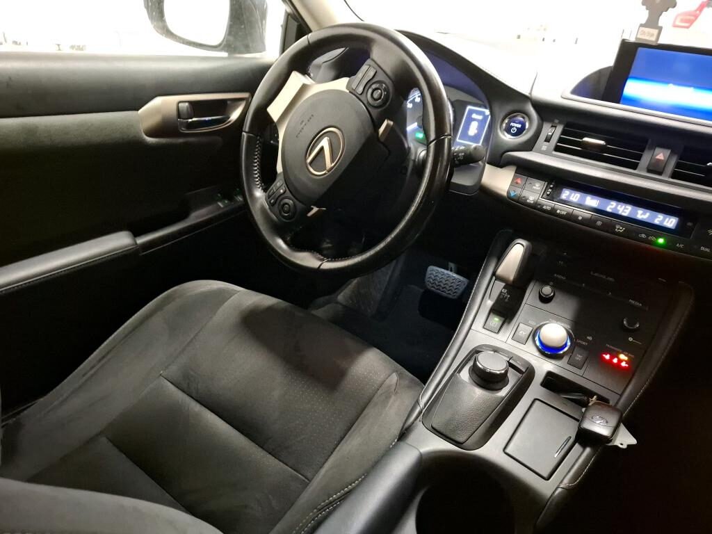 LEXUS 200h PACK MY20