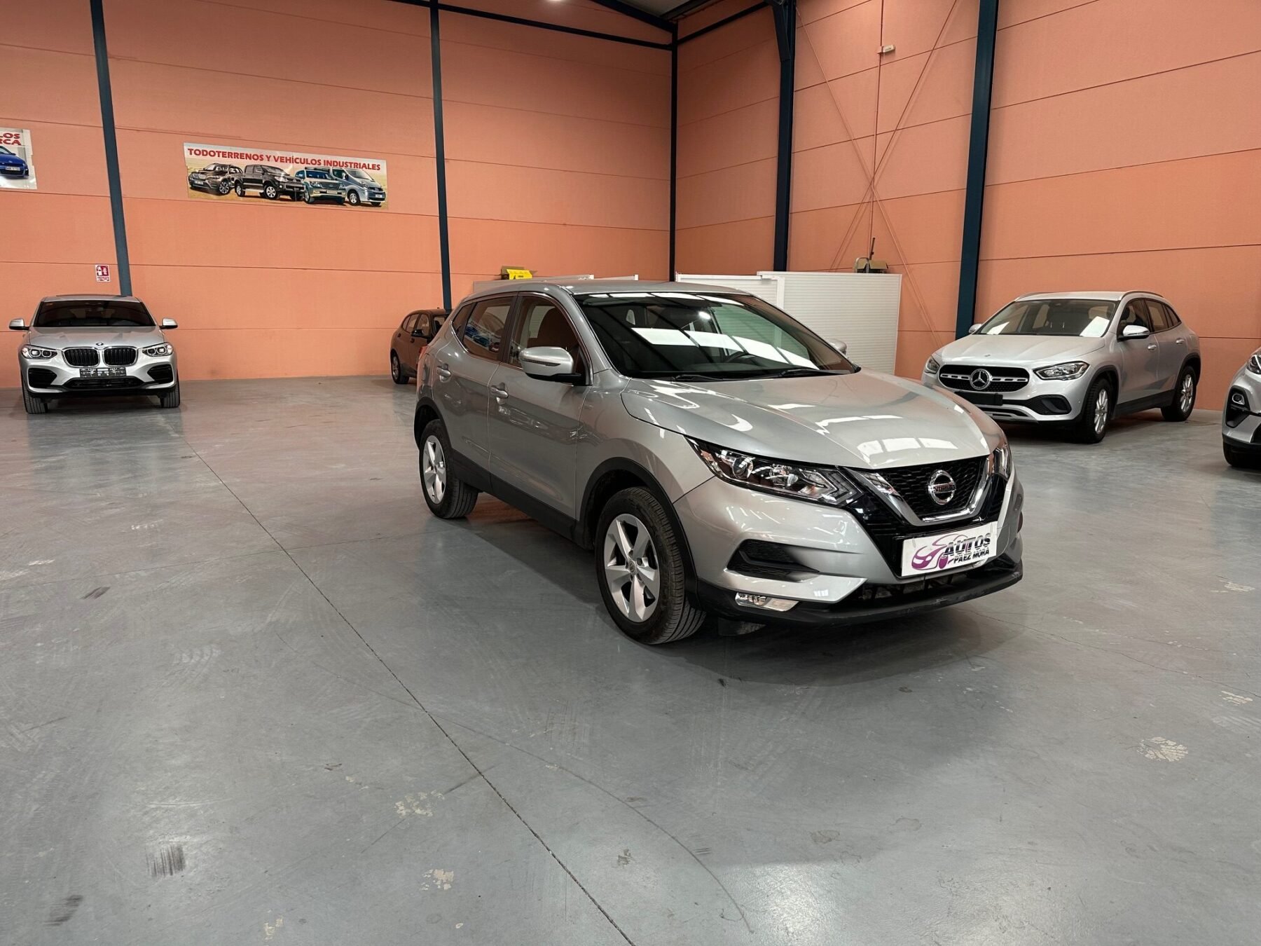 NISSAN BUSINES 2WD
