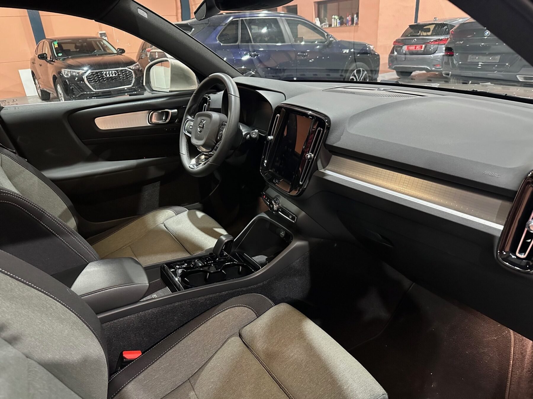 VOLVO XC-40 T-5 HIBRIDO ENCHUFABLE