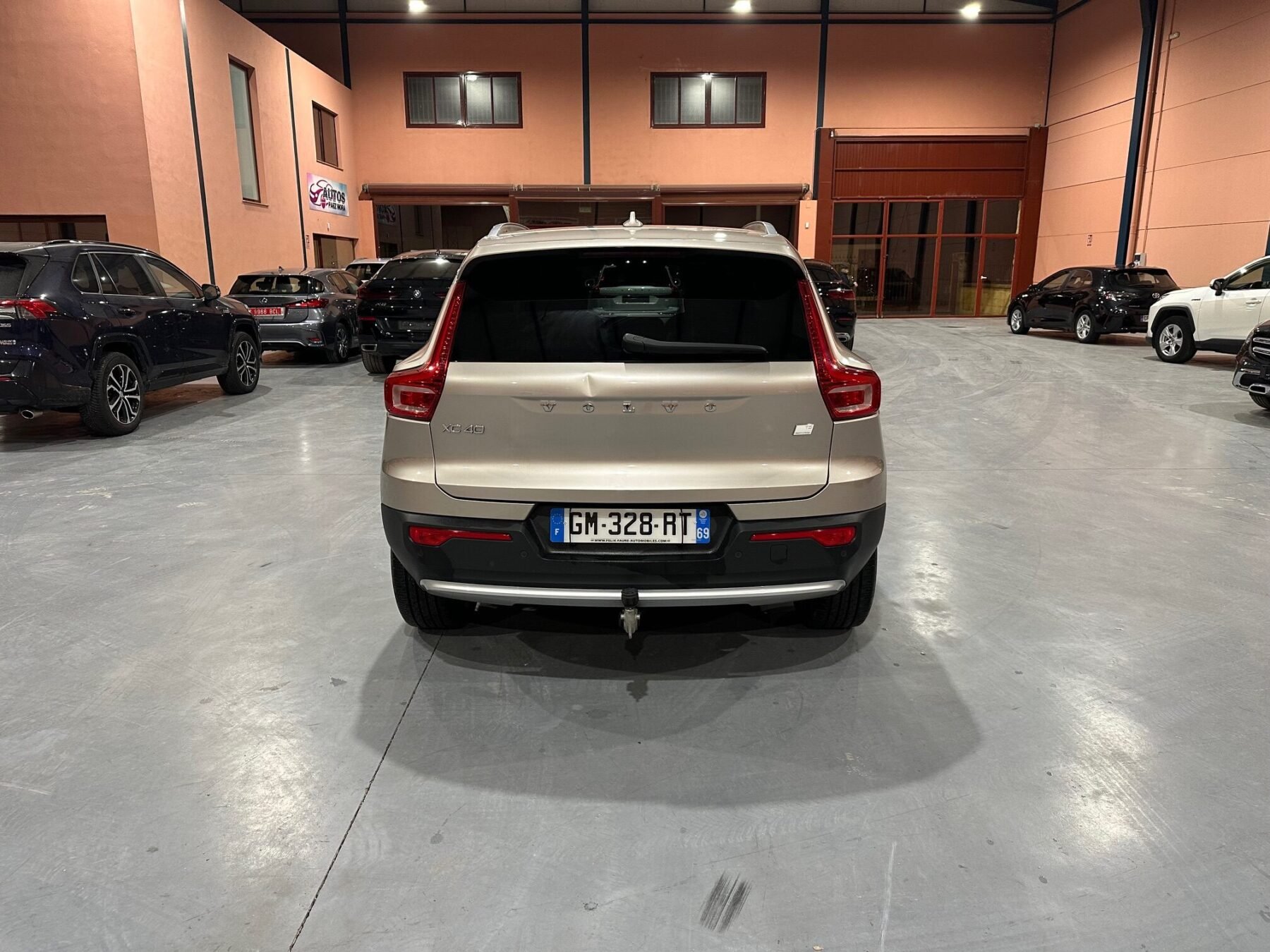 VOLVO XC-40 T-5 HIBRIDO ENCHUFABLE