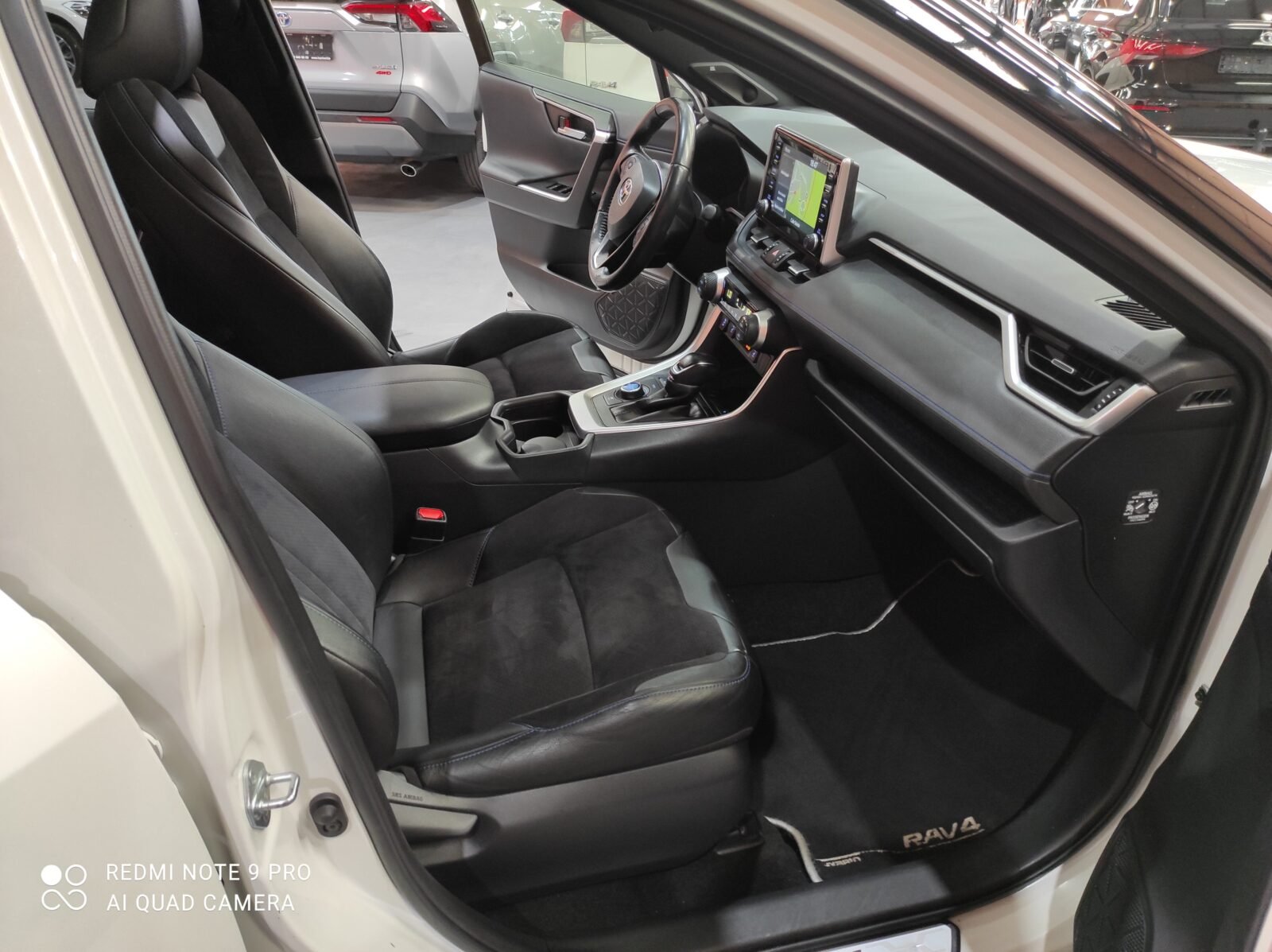 TOYOTA RAV4 BLACK EDITION