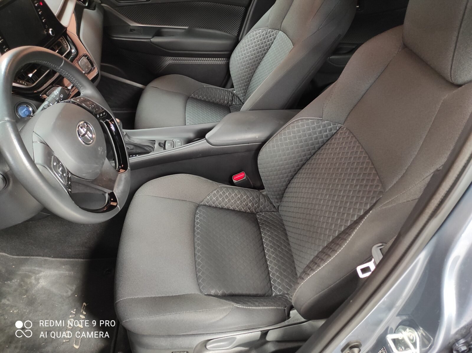 TOYOTA C-HR C-HR 1.8 hibride 122 DYN bus BEYOND ZERO ACAD