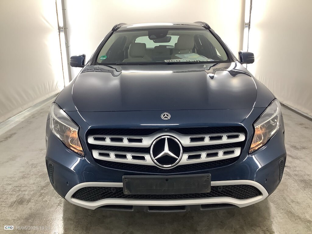 MERCEDES-BENZ 200 D AUT